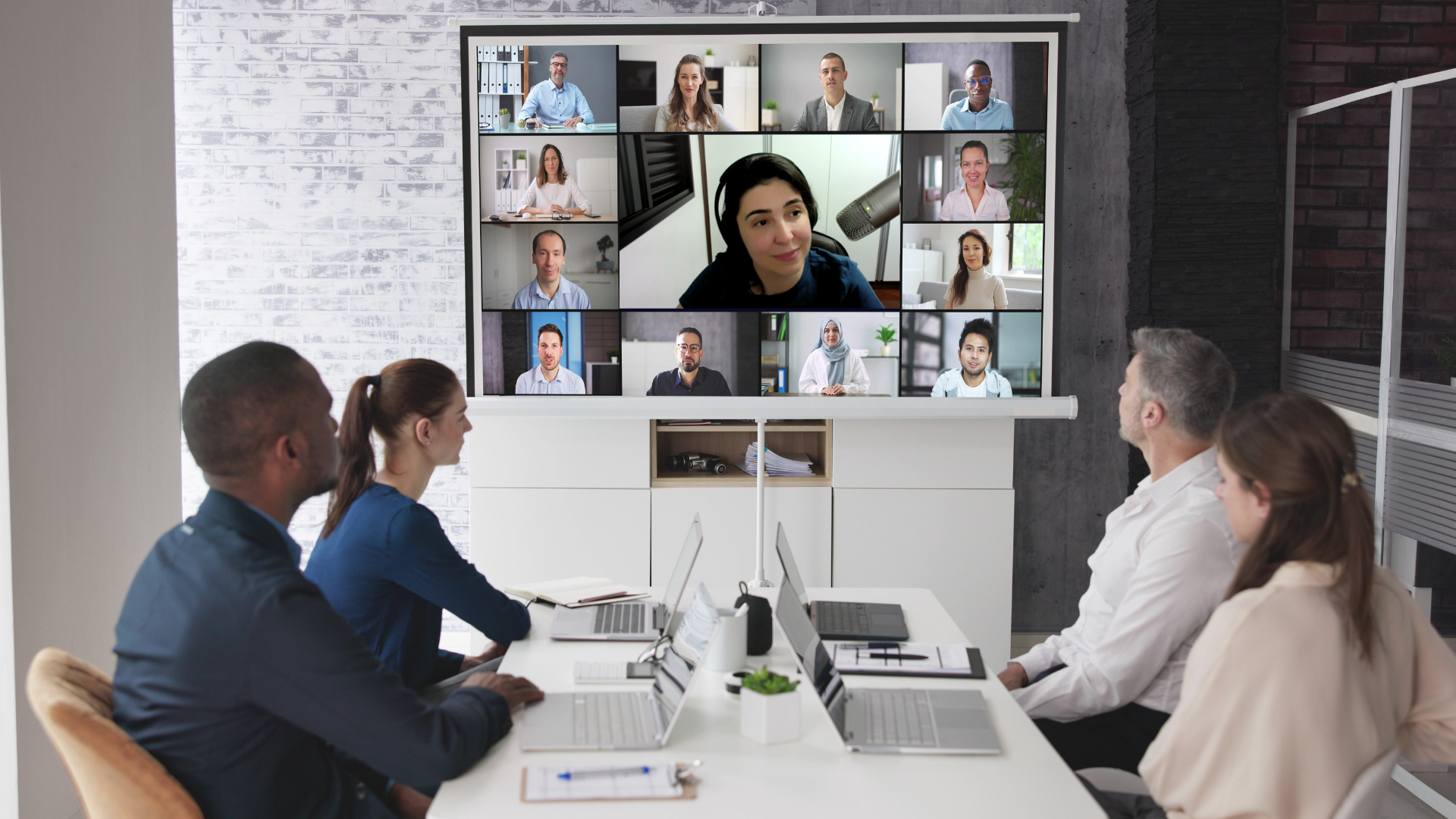 Services 8 Refine your English in a Group class